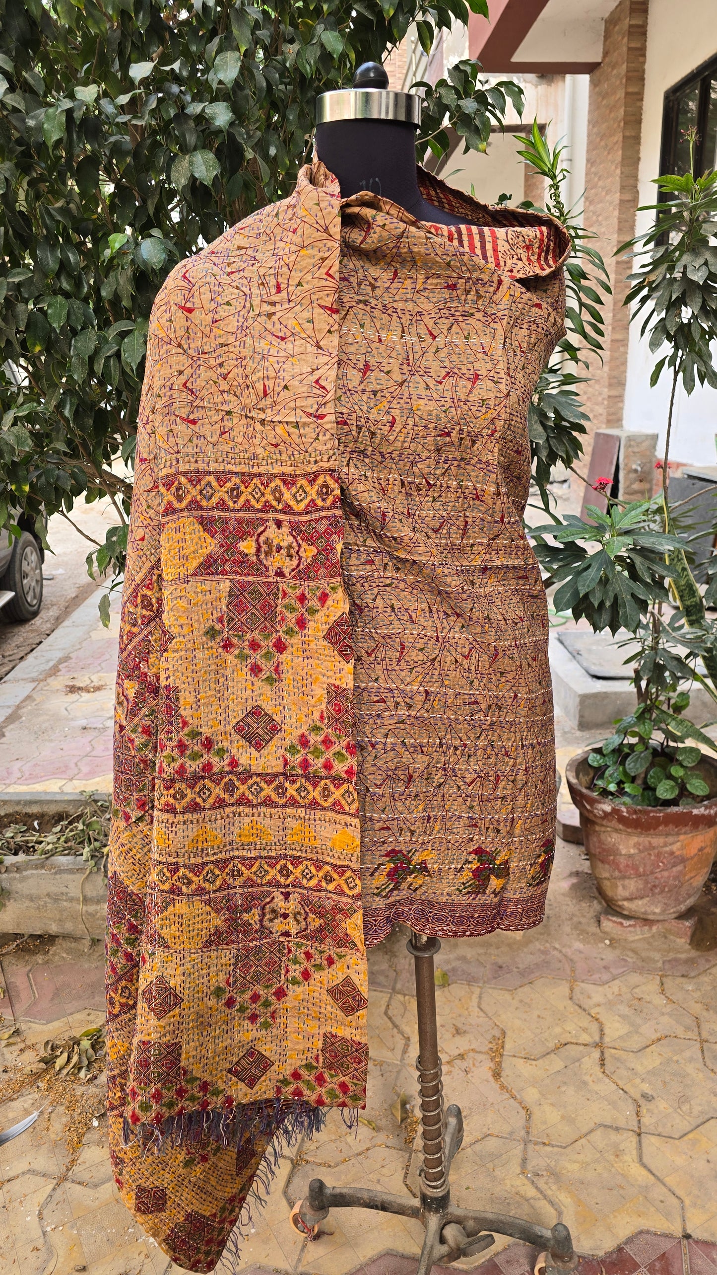 Dupatta Silk Shawl reversible Kantha handmade