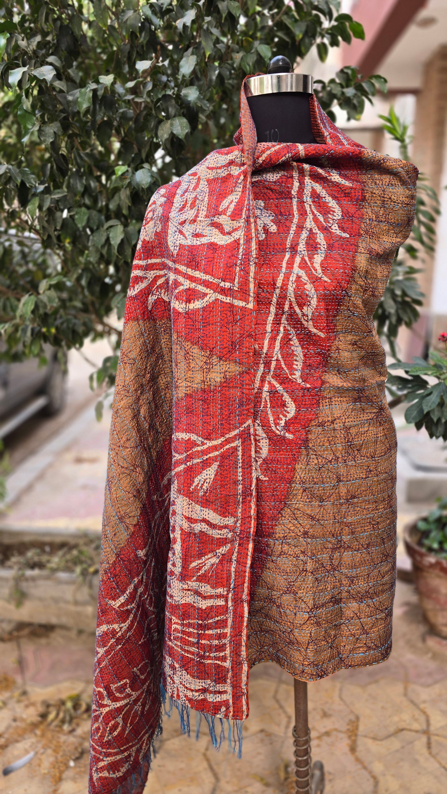 Dupatta Silk Shawl reversible Kantha handmade