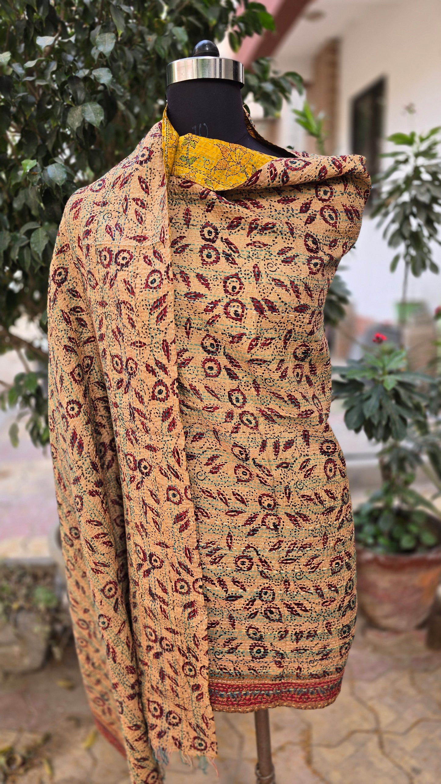 Dupatta Silk Shawl reversible Kantha handmade