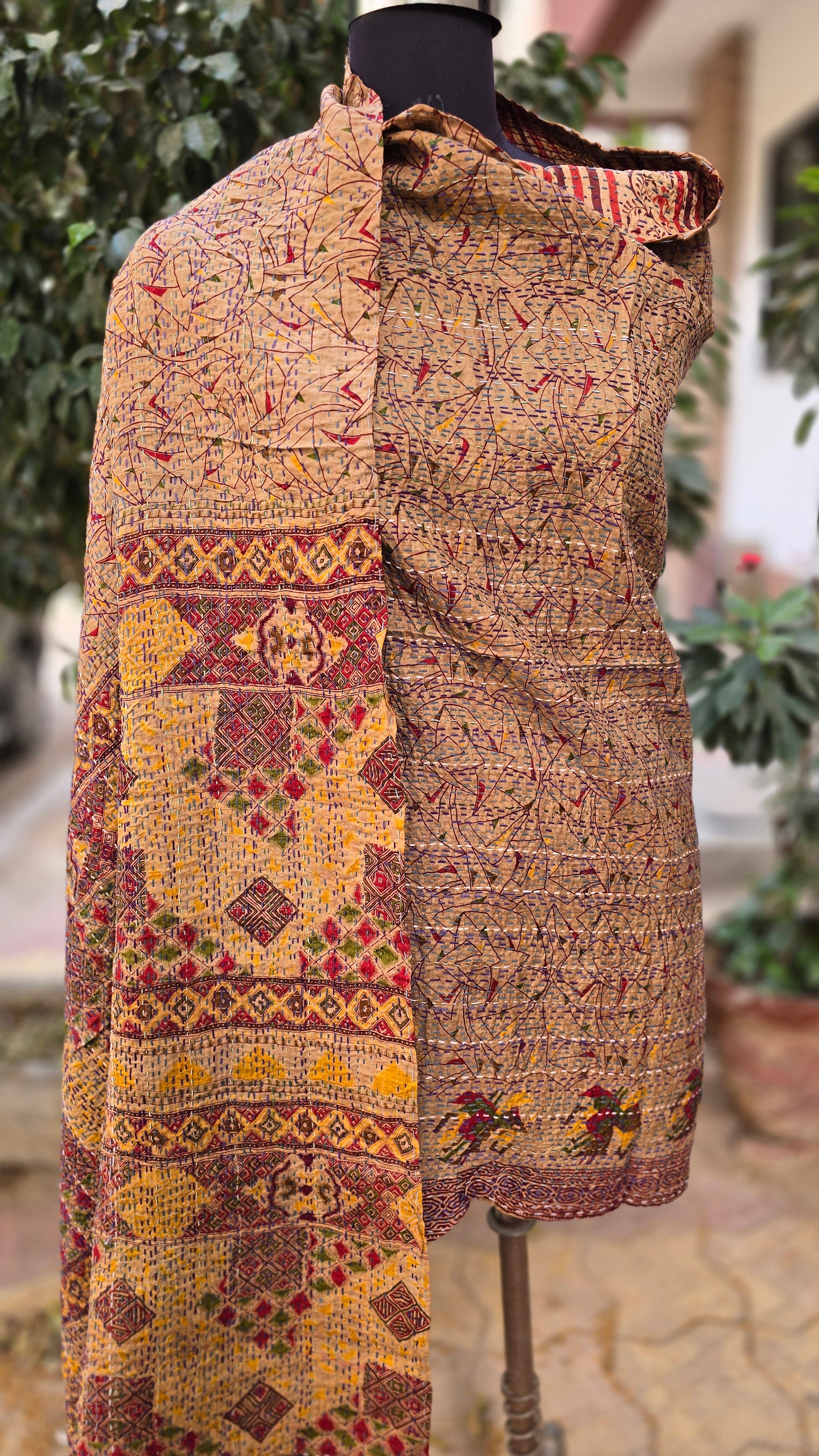 Dupatta Silk Shawl reversible Kantha handmade