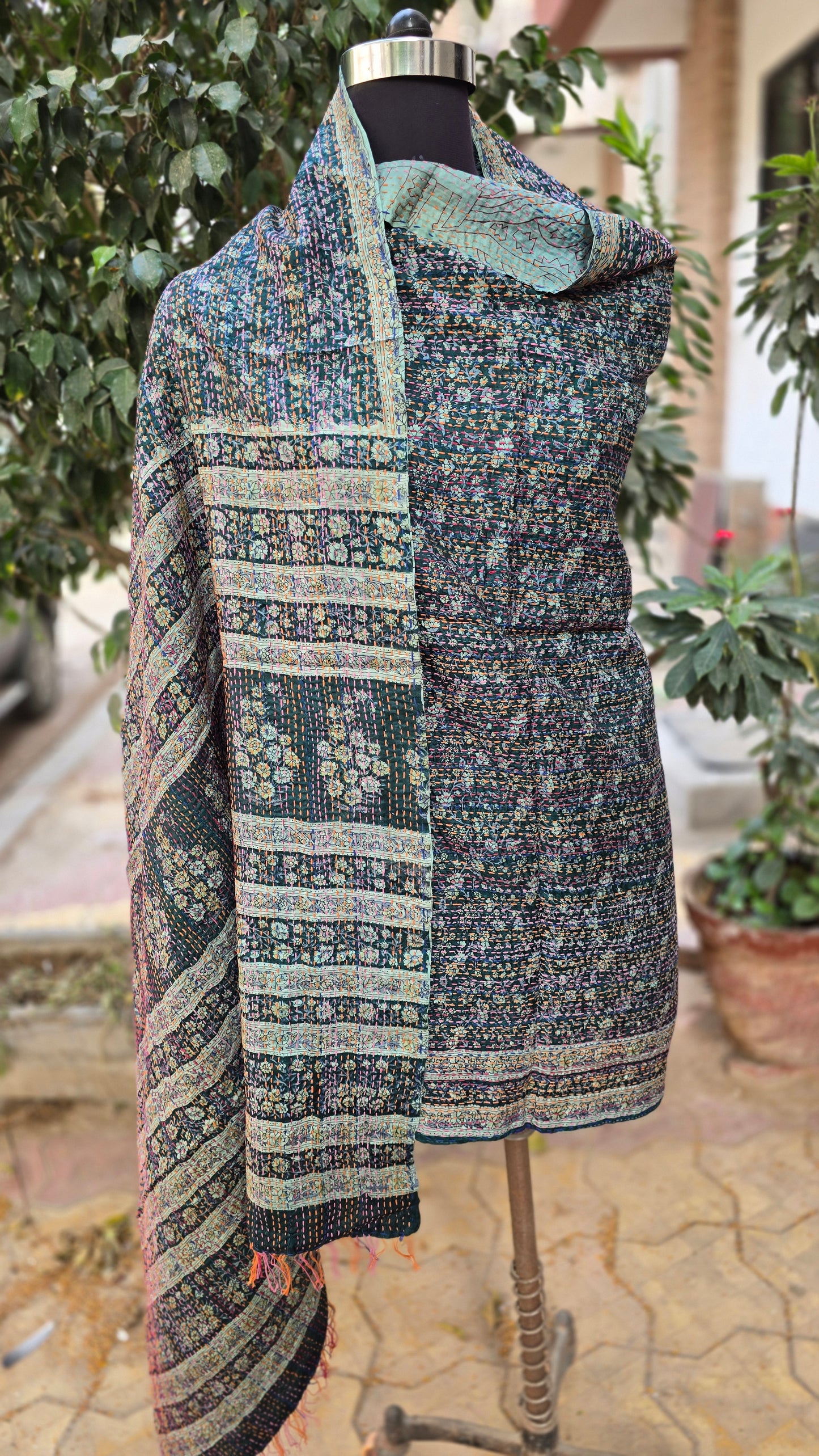 Dupatta Silk Shawl reversible Kantha handmade