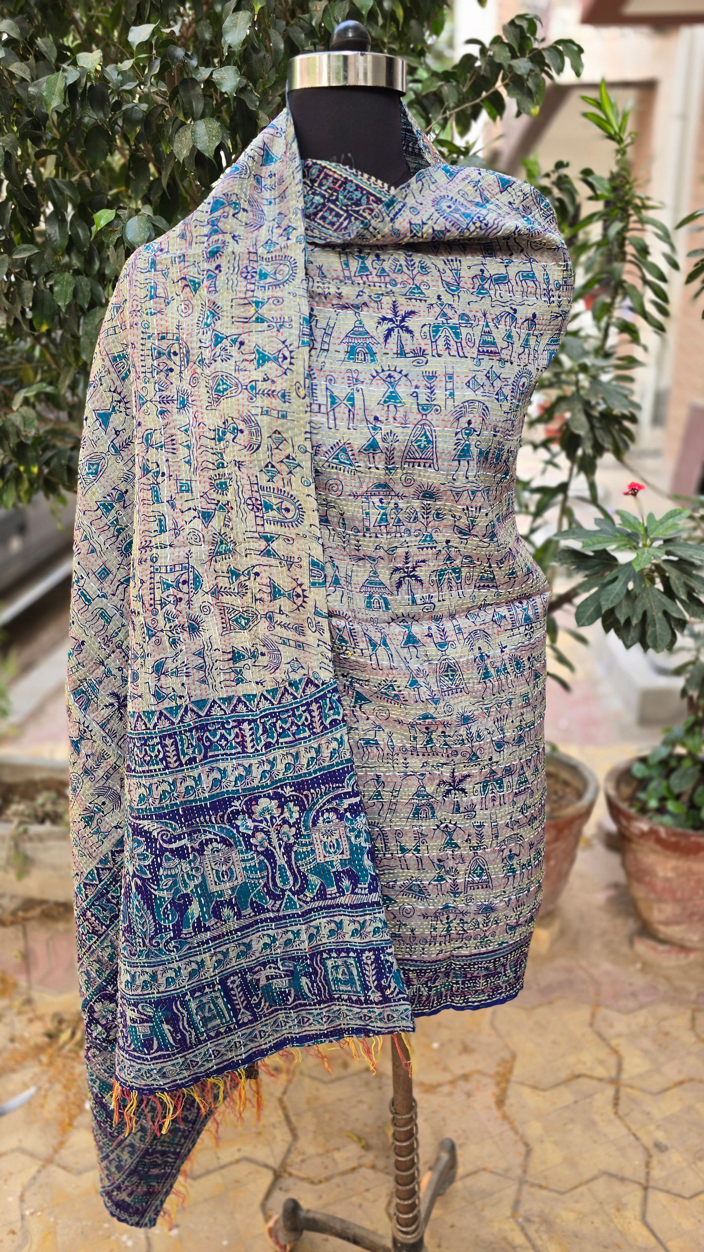 Dupatta Silk Shawl reversible Kantha handmade