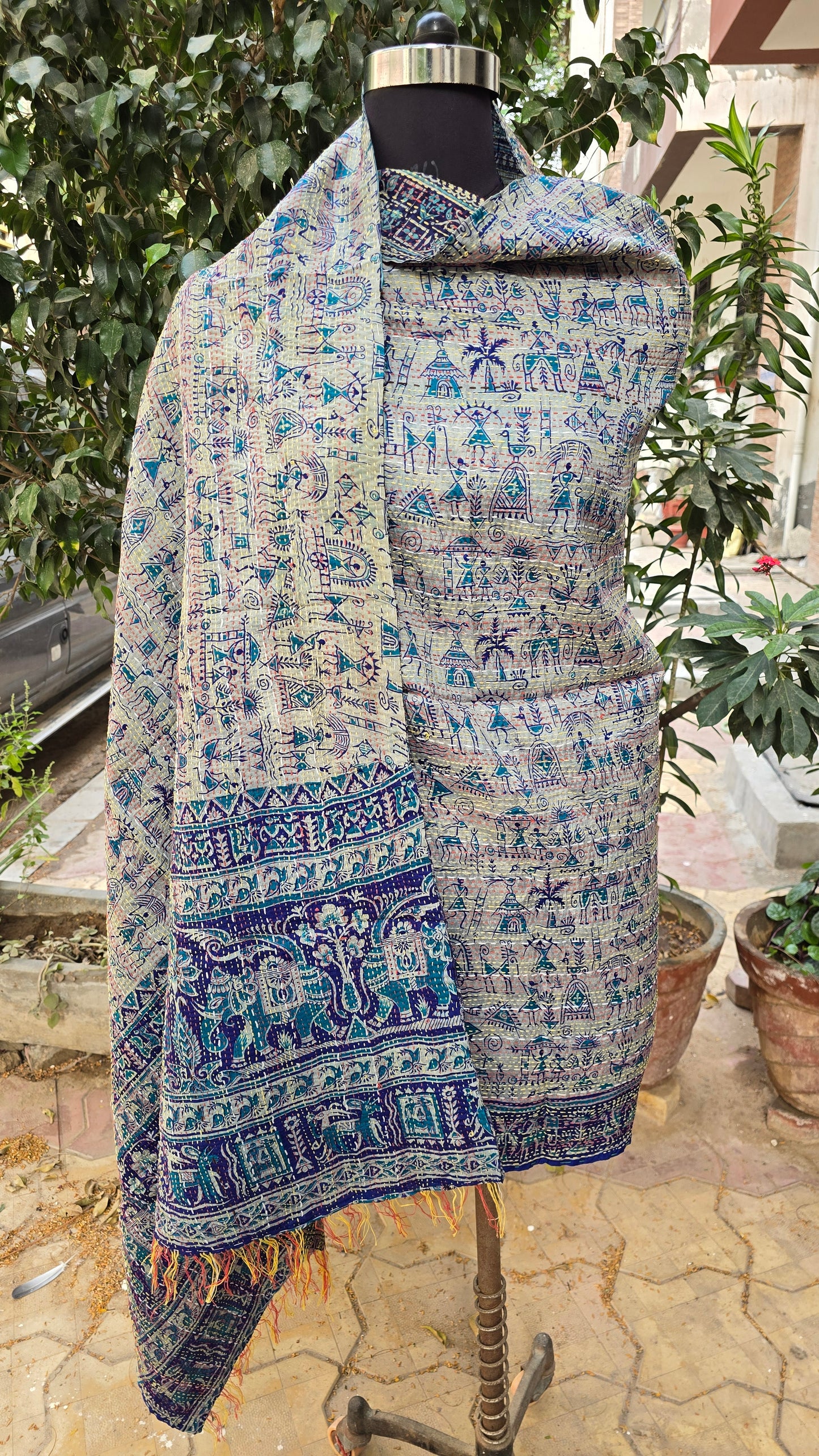 Dupatta Silk Shawl reversible Kantha handmade
