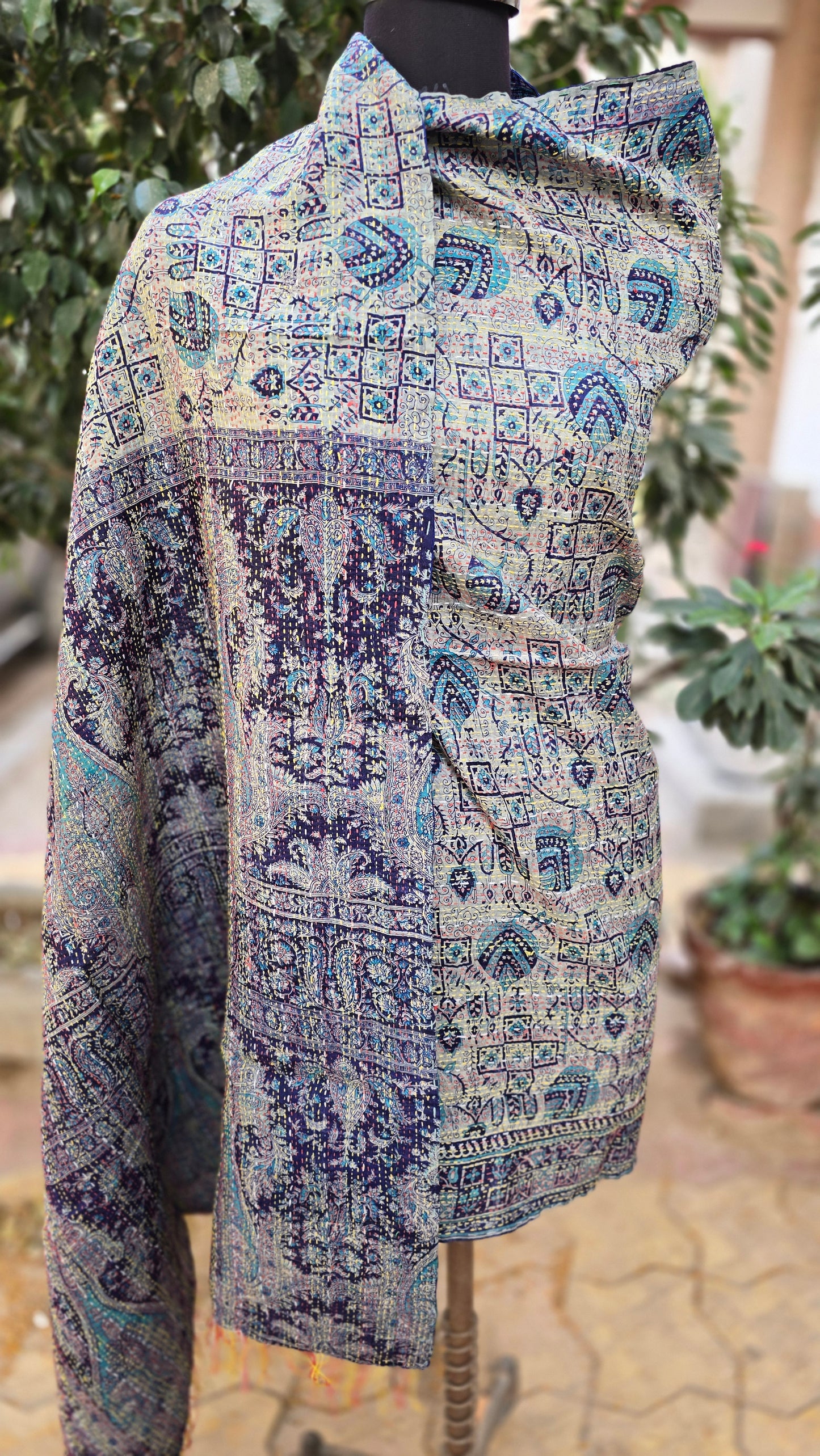 Dupatta Silk Shawl reversible Kantha handmade