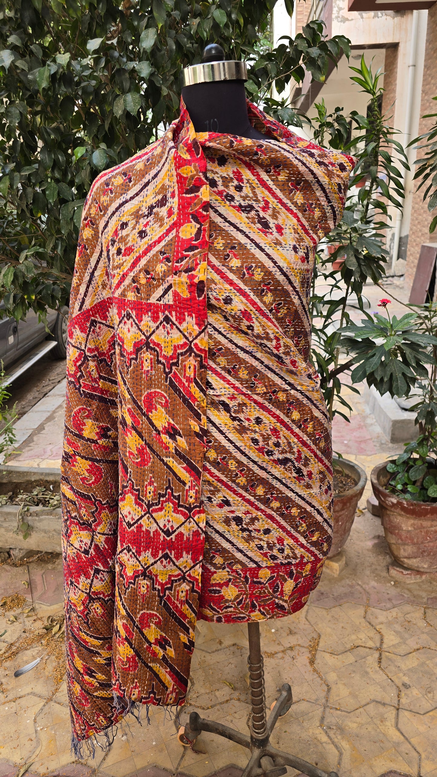 Dupatta Silk Shawl reversible Kantha handmade
